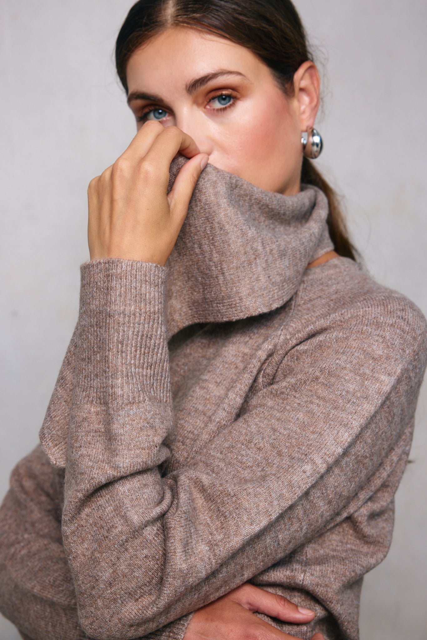 BILLIE SCARF SWEATER
