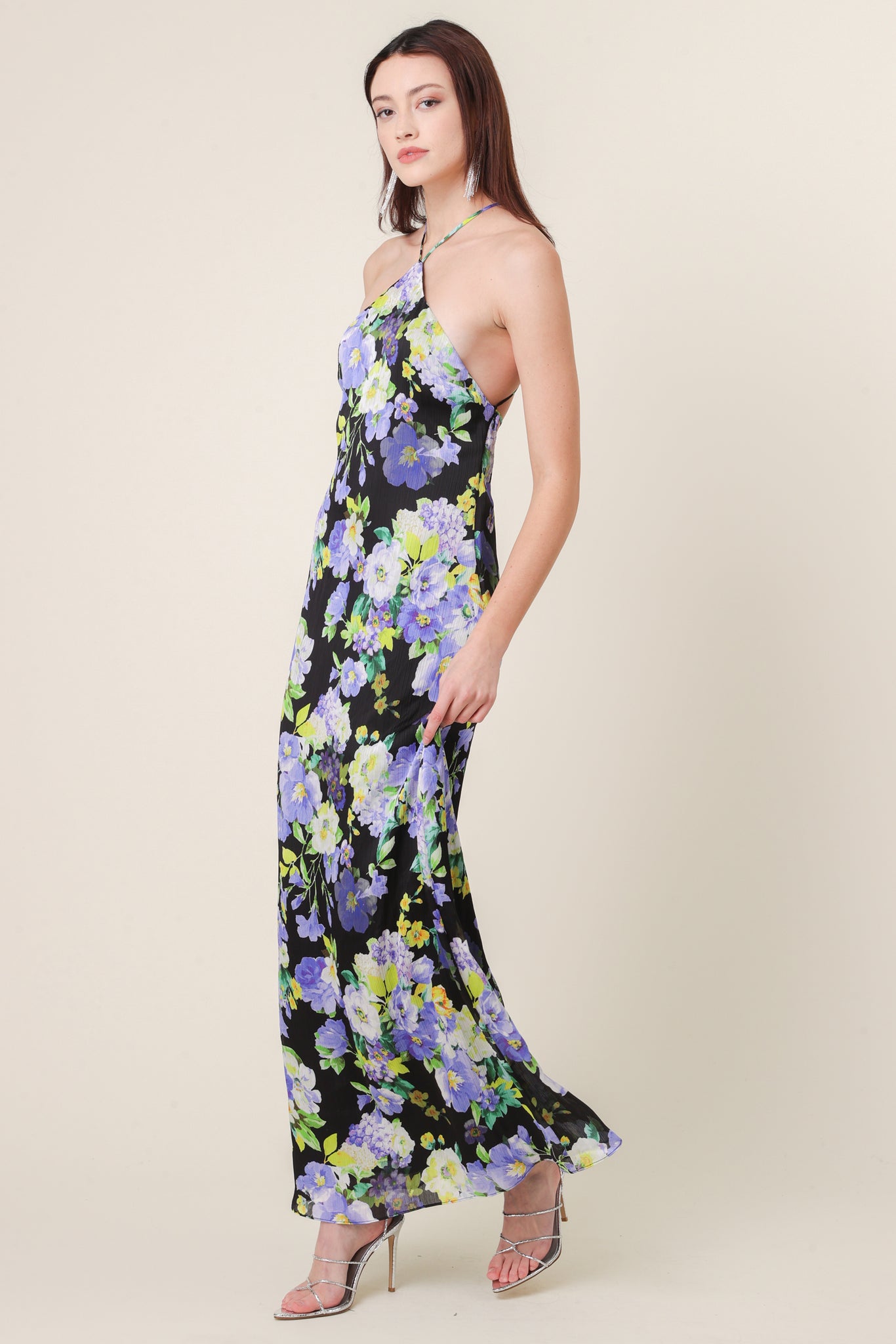 watters bloom halter maxi dress Shop our Bloom dress Available in Cosmopolitan, Pamplemouse, and Cornflower Blue colorways Online and Within the US only Executive Producer: @reneestraussbh Styled Shoots booked by: @wedawaystravel Venue: @mo_canouan Photography: @twahphotography