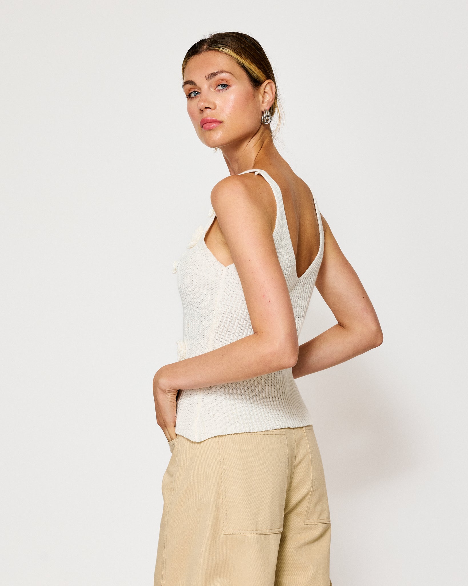 LARA ROSETTE DETAILED SLEEVELESS TOP