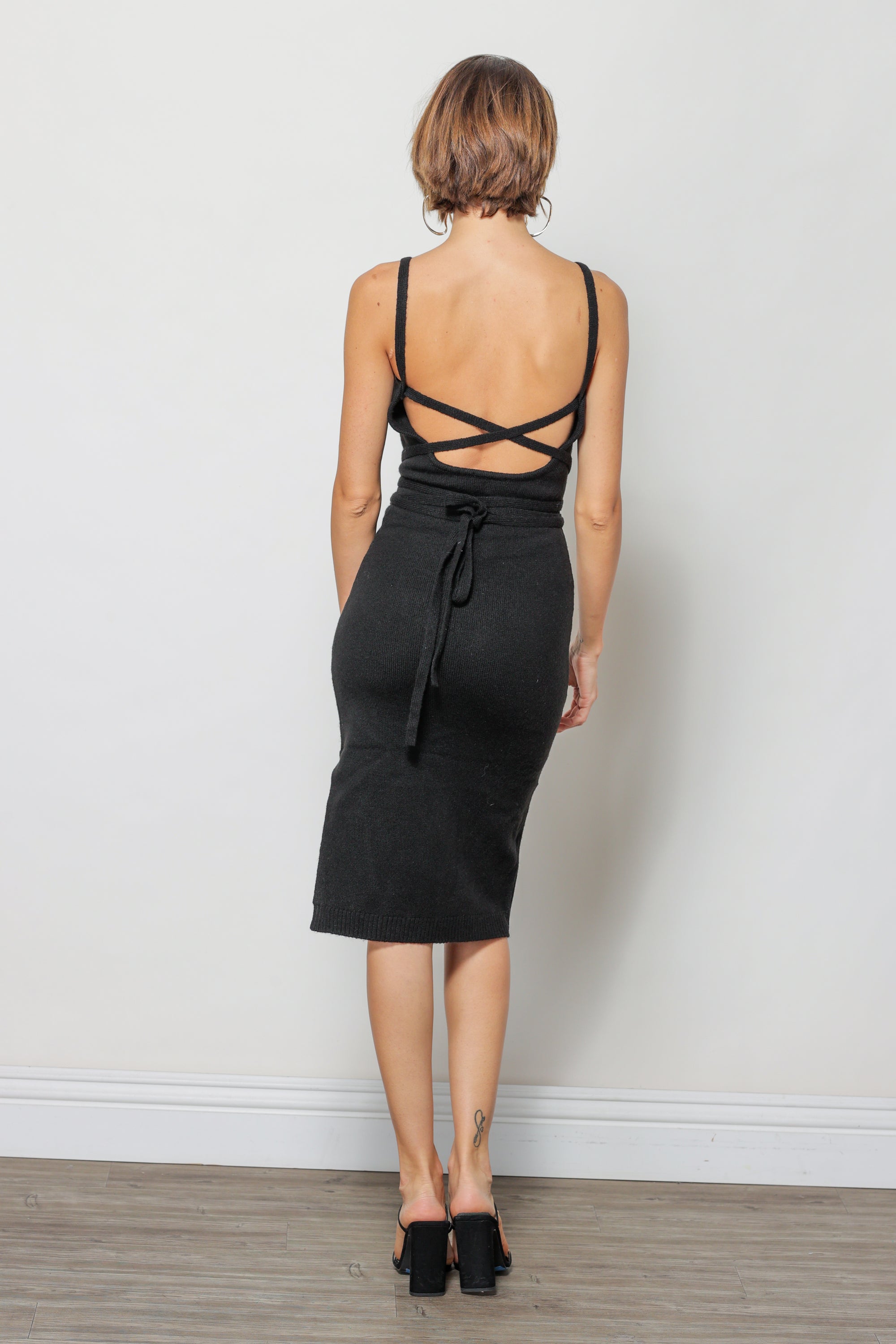 MEGAN TIE DETAIL SWEATER DRESS MEGAN TIE DETAIL SWEATER DRESS