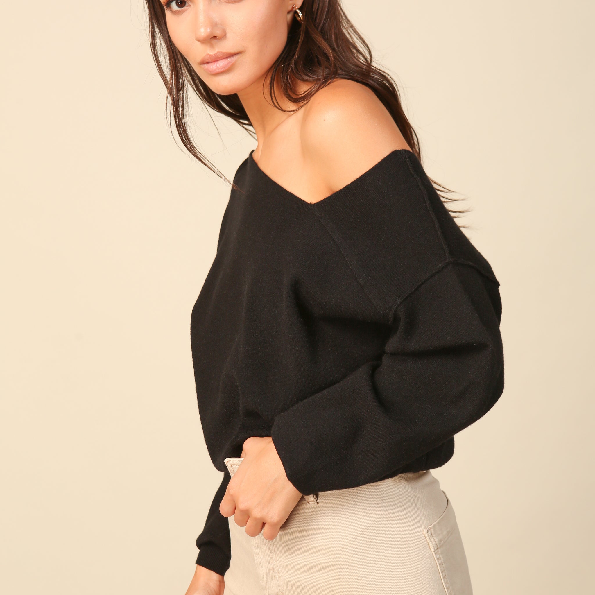 FAVORITE OFF SHOULDER SWEATER